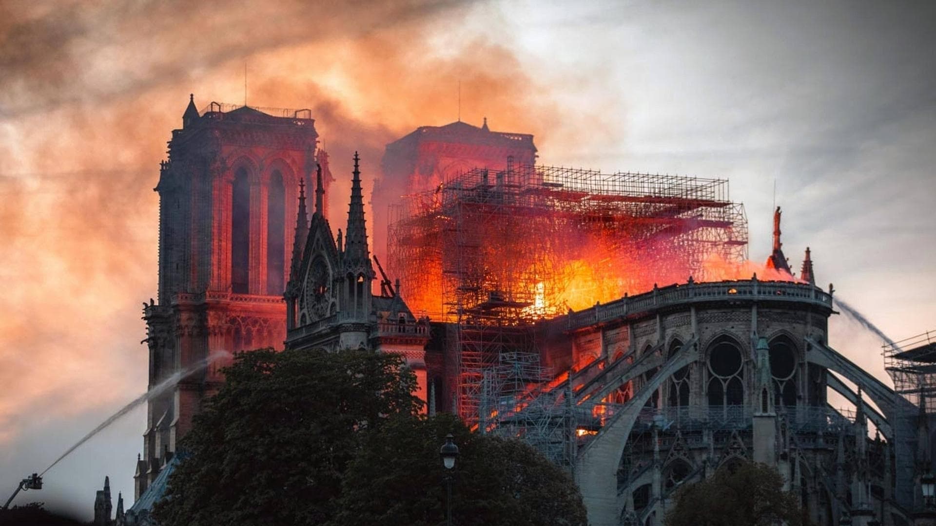 สปอยหนังยอดนิยม Notre-Dame on Fire อารมณ์ขันที่ถูกจังหวะ